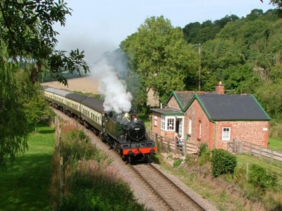 Hot Tub and Steam Train Heaven at Railway Cottage in Somerset